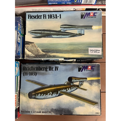 193 - Collection of aircraft models to include Revell AZ model etc