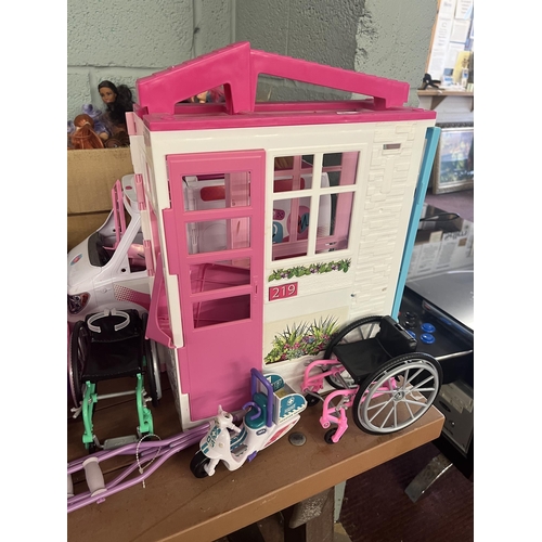 200 - Large collection of Barbie toys to include Barbie camper, dolls & clothing 