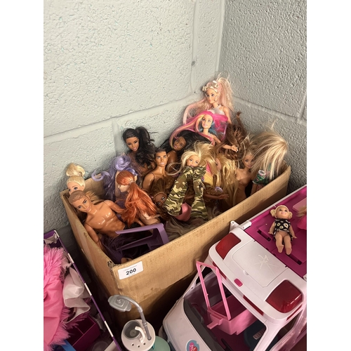 200 - Large collection of Barbie toys to include Barbie camper, dolls & clothing 