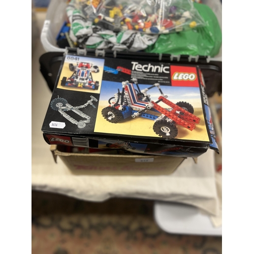 214 - Large collection of Lego