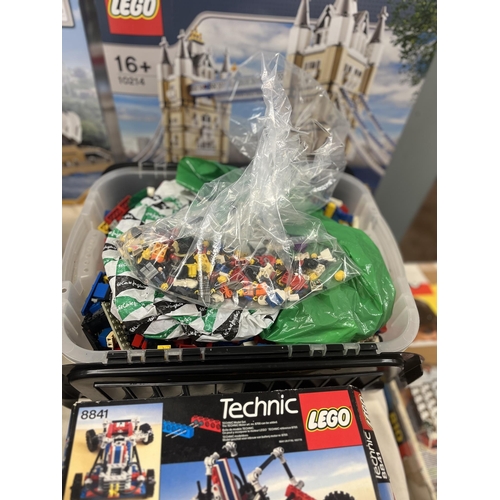 214 - Large collection of Lego