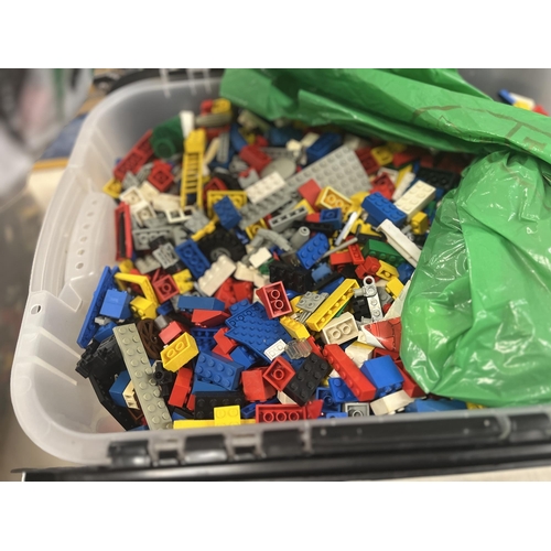 214 - Large collection of Lego