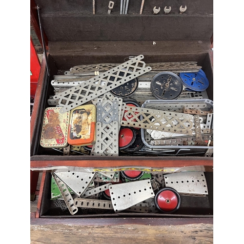 235 - 1920s Meccano set in wooden box