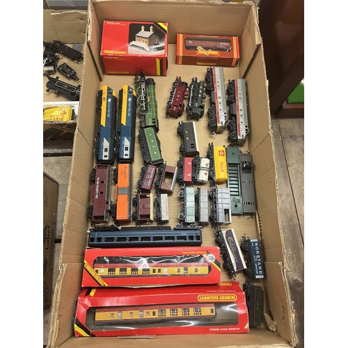 239 - Good collection of 00 gauge railway to include locomotives, rolling stock, track, accessories etc.