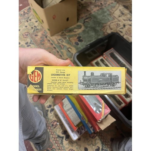 242 - Collection of ‘00’ gauge railway locomotives etc in boxes