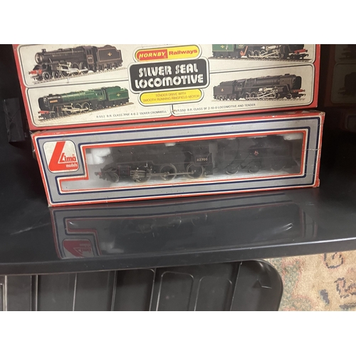 242 - Collection of ‘00’ gauge railway locomotives etc in boxes