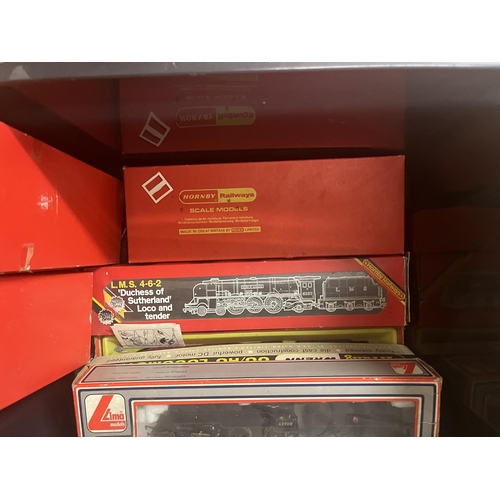 242 - Collection of ‘00’ gauge railway locomotives etc in boxes