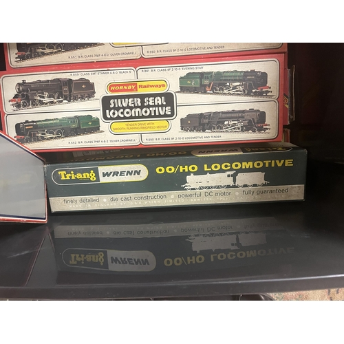 242 - Collection of ‘00’ gauge railway locomotives etc in boxes