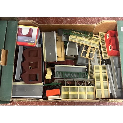 249 - Collection of Hornby to include boxed carriages and trains etc