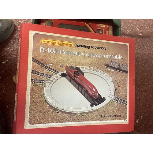 249 - Collection of Hornby to include boxed carriages and trains etc