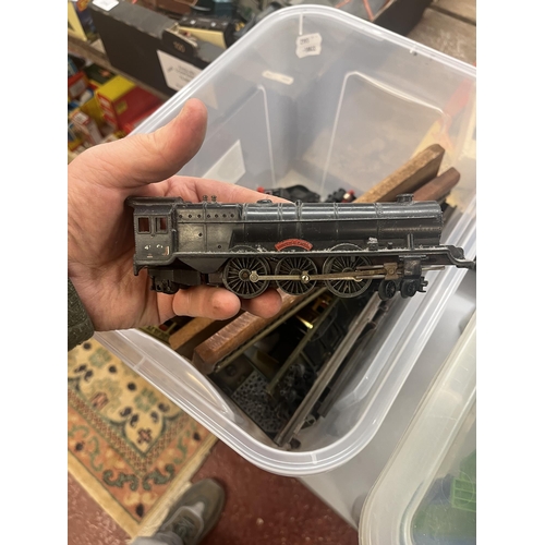 253 - Collection of model trains etc to include Hornby and Tri-ang