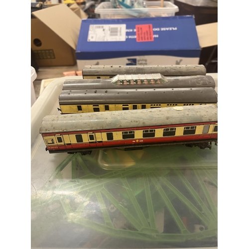 253 - Collection of model trains etc to include Hornby and Tri-ang