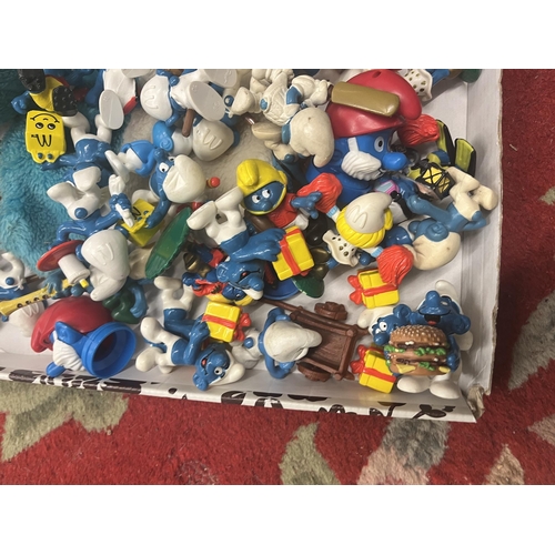 272 - Collection of Smurf toys