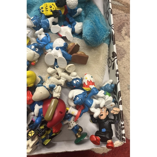 272 - Collection of Smurf toys