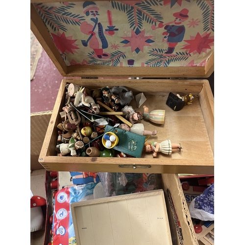 290 - Good collection of vintage wooden toys