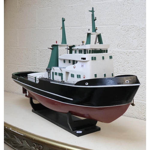 351 - Large radio controlled model of a fishing boat with servers - Approx L 103cm