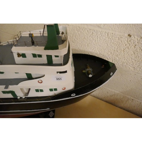 351 - Large radio controlled model of a fishing boat with servers - Approx L 103cm