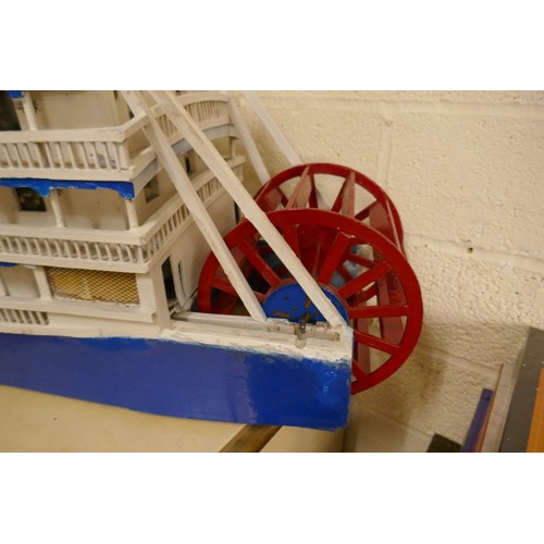 353 - Large model of a Mississippi river boat paddle steamer - Approx L 130cm