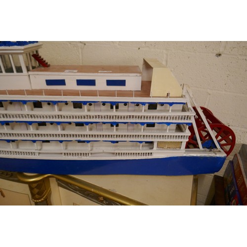 353 - Large model of a Mississippi river boat paddle steamer - Approx L 130cm