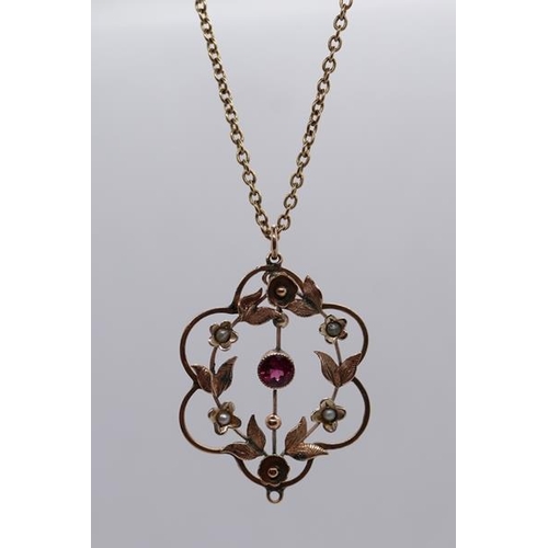 23 - 9ct gold Victorian stone set pendant on 9ct gold chain