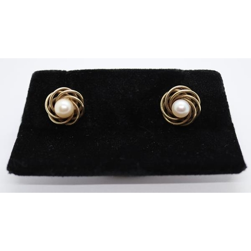 24 - 9ct gold stud cultured pearl set earrings