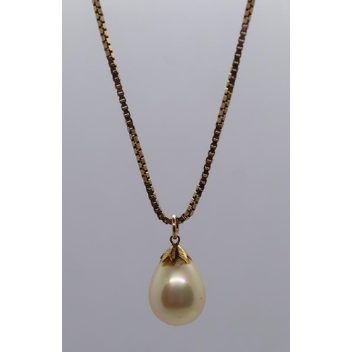 59 - 9ct gold box chain with pearl pendant - Approx weight 3.9g