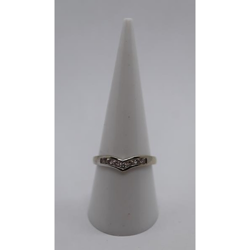 7 - 9ct white gold stone set wishbone ring - Size O 1/2