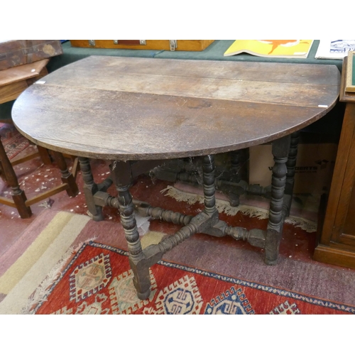 269 - Antique oak gateleg table