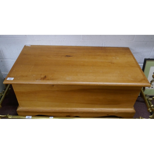 440 - Pine blanket box - Approx size: W: 92cm D: 47cm H: 40cm