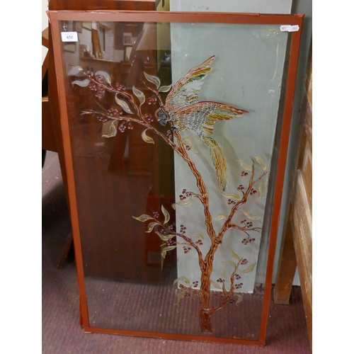 450 - Large glass panel etched with a parrot on a tree - Approx size: 100cm x 60cm