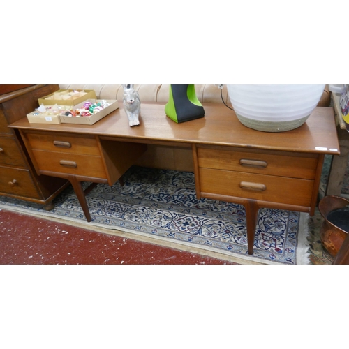 510 - Mid century teak desk/dressing chest - Approx size: W: 170cm D: 48cm H: 69cm