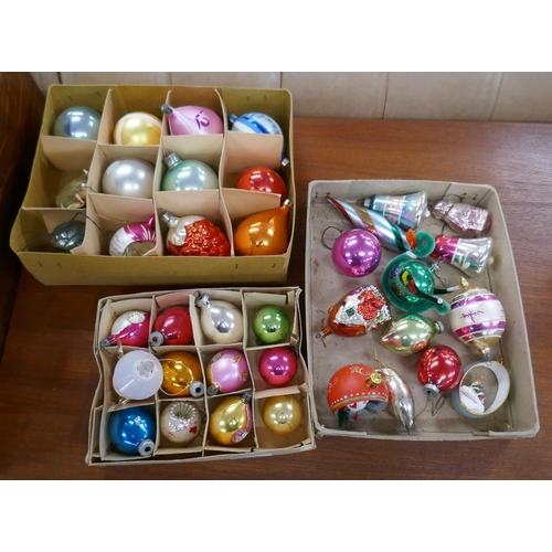 514 - Collection of mid century mercury glass Christmas tree baubles