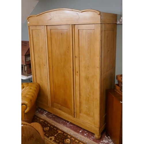 534 - Large antique pine wardrobe - Approx size: W: 163cm D: 62cm H: 207cm