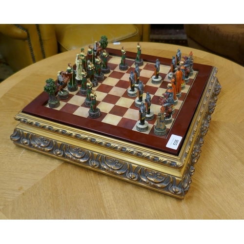 536 - Robin Hood chess set