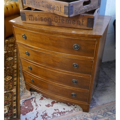 540 - Mahogany bow front chest of drawers - Approx size: W: 77cm D: 50cm H: 82cm