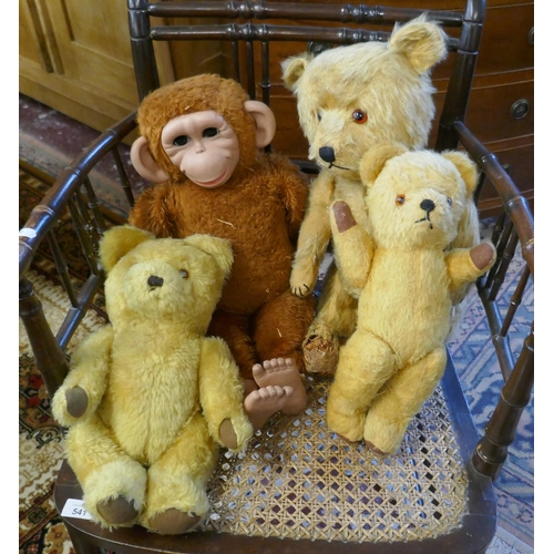 542 - Collection of old teddy bears