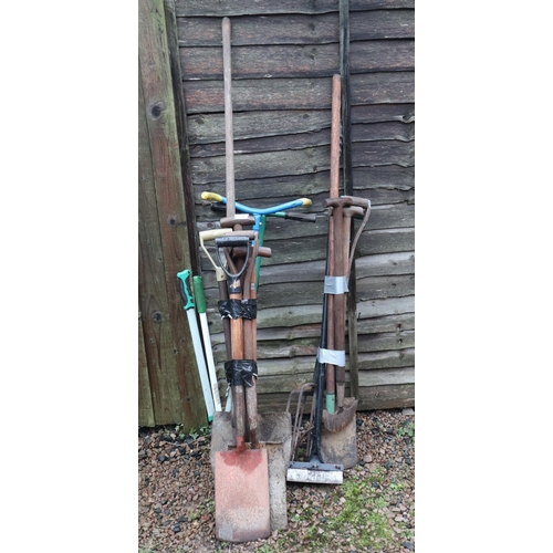 634 - Collection of garden tools