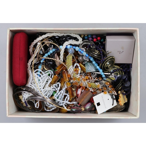 96 - Large collection of costume jewellery