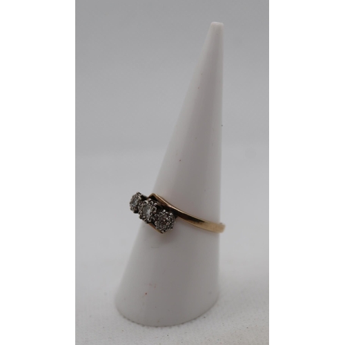18 - 9ct gold 3 stone diamond ring - Size P