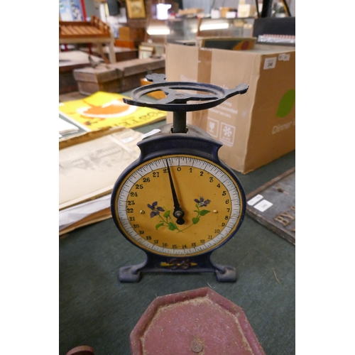 245 - Collection of vintage weighing scales