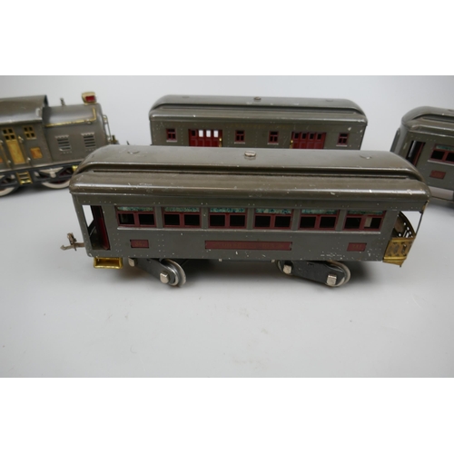 255 - Antique Lionel Super Motor 10E standard train & 3 carriages C1920