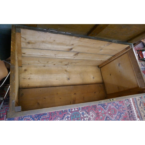 267 - Oak blanket box - Approx size: W: 122cm D: 59cm H: 79cm