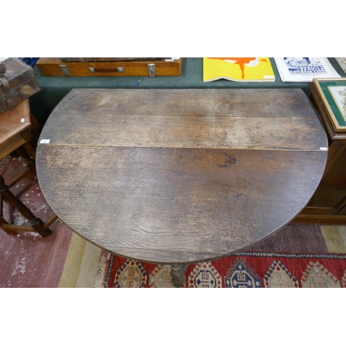 269 - Antique oak gateleg table