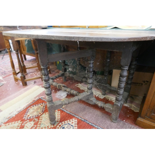 269 - Antique oak gateleg table