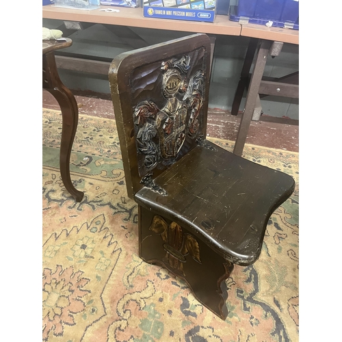 305 - Bespoke carved chess table with 2 matching folding chairs together with carved chess pieces in drawe... 