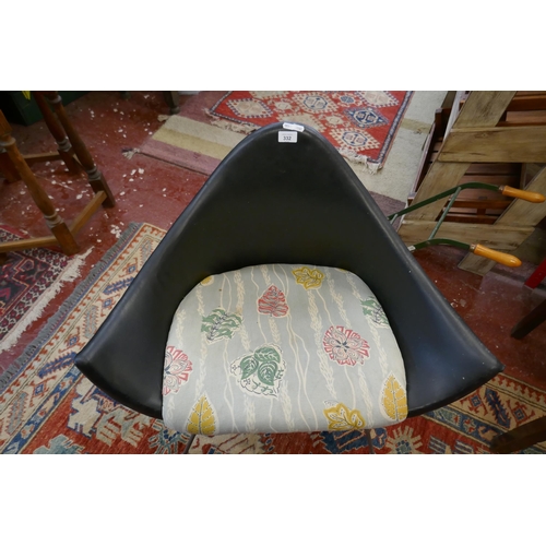 332 - 1950's Lloyd Loom Stingray chair