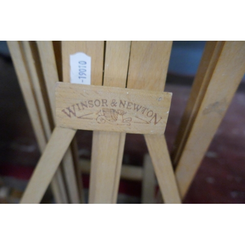 367 - 2 Windsor & Newton wooden artist easels