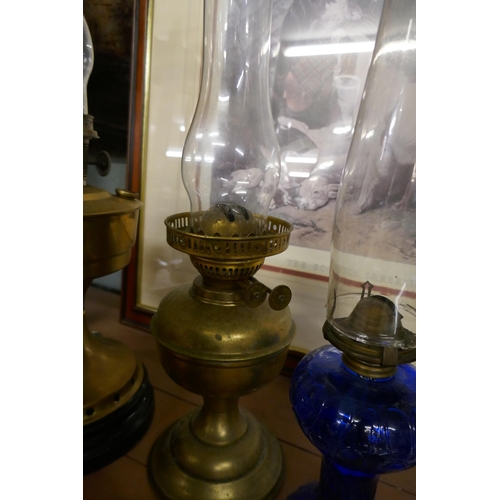 375 - Collection of oil lamps