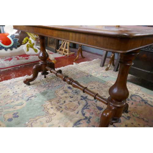 384 - Antique mahogany centre table - Approx size: W: 121cm D: 60cm H: 74cm