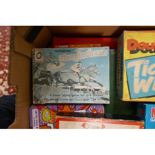 411 - Good collection of vintage games to include 1940s Monopoly